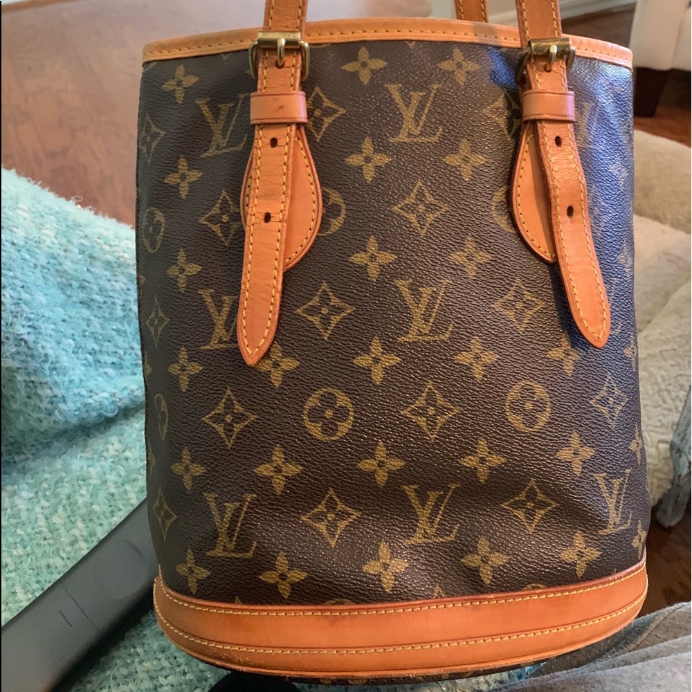 Louis Vuitton Petite Bucket